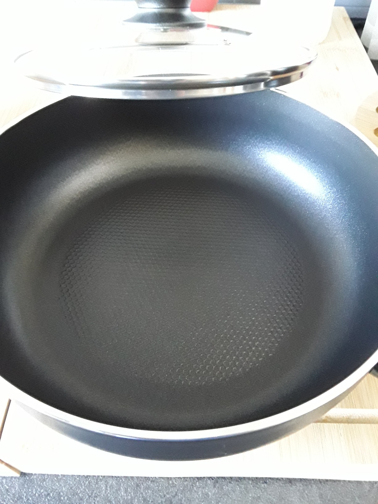 Beka Sauteuse aluminium noir 24 cm avec couvercle