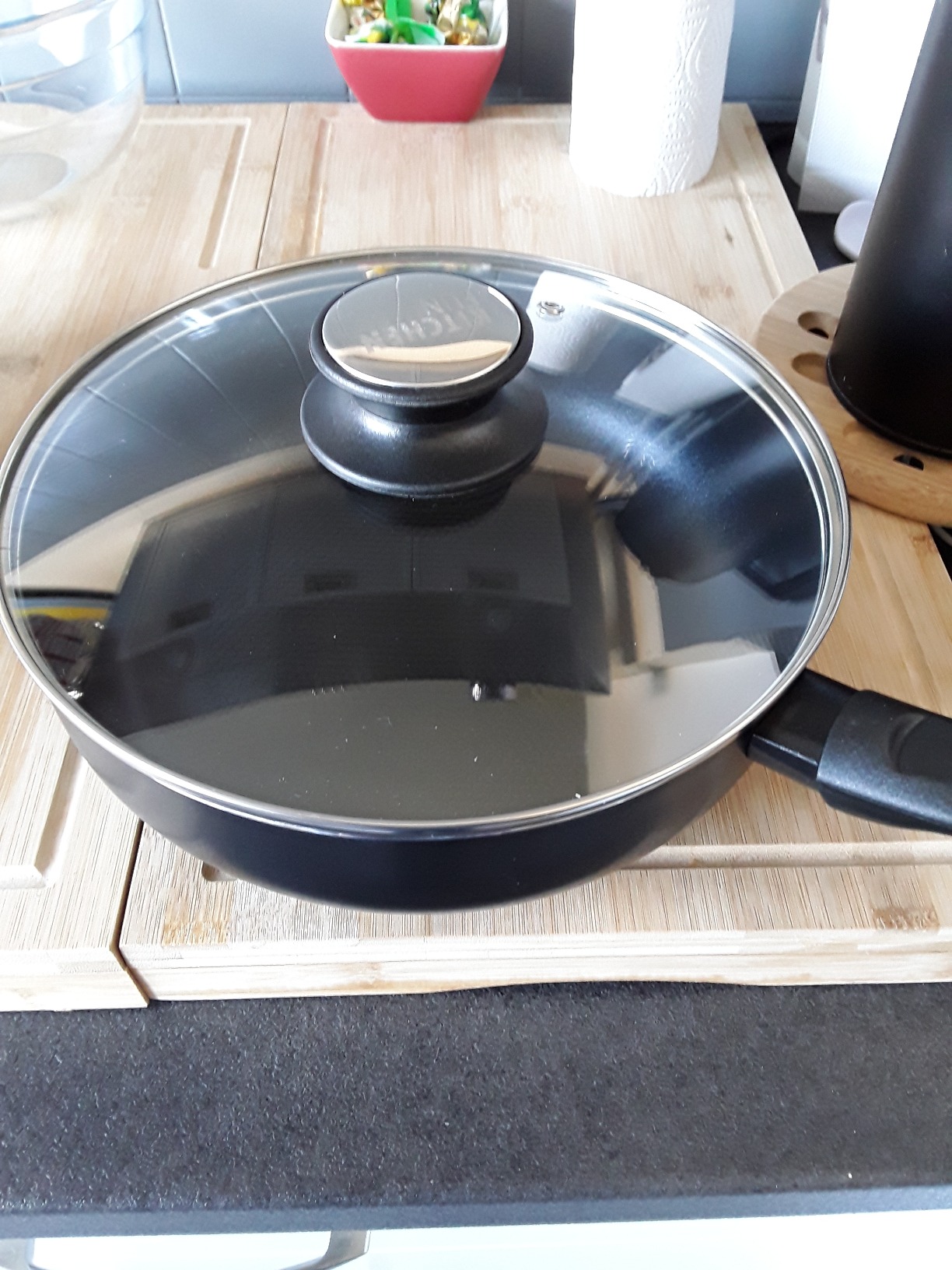 Beka Sauteuse aluminium noir 24 cm avec couvercle